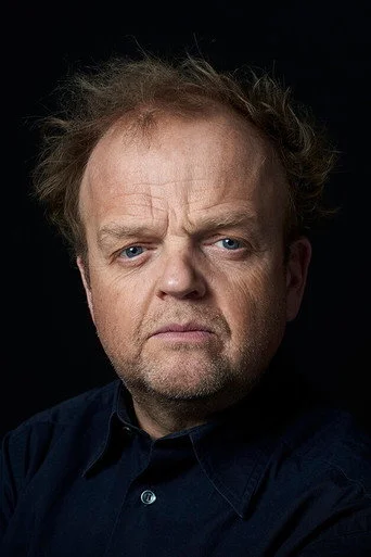 Chân dung Toby Jones