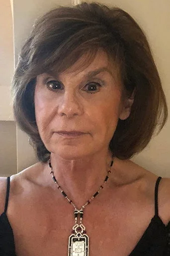 Chân dung Leslee Emmett