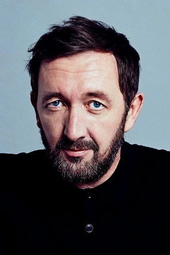 Chân dung Ralph Ineson