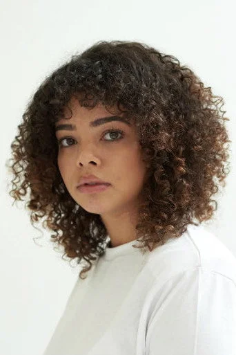 Chân dung Lydia West