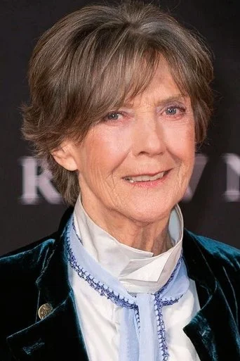 Chân dung Eileen Atkins