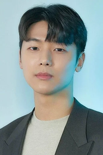 Chân dung Kang Min-hyuk