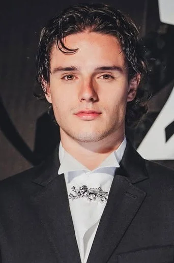Chân dung Harry Collett