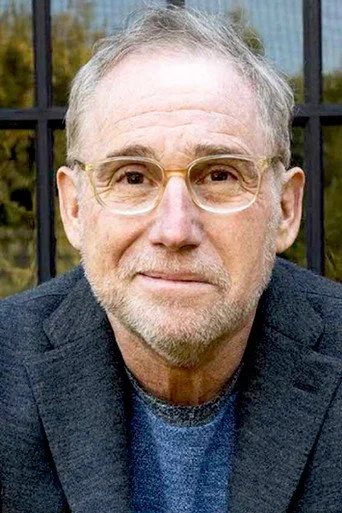 Chân dung Mike Binder