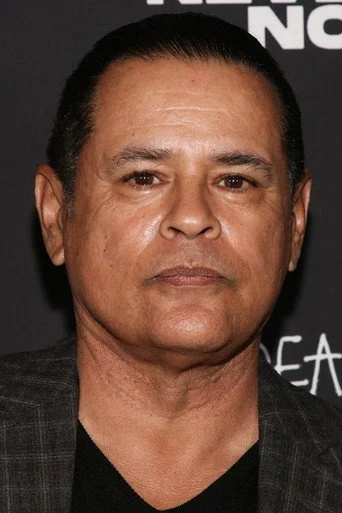 Chân dung Raymond Cruz