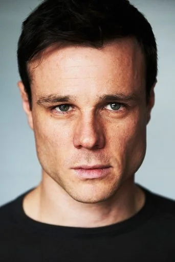 Chân dung Rupert Evans