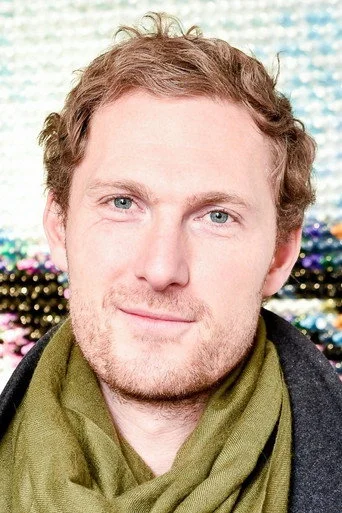 Chân dung Sam Hoare